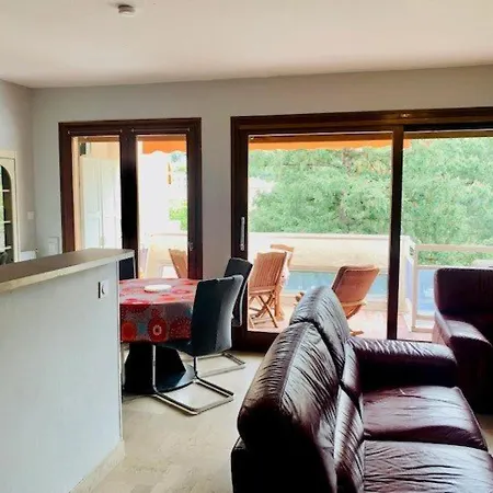 F3 Avec Terrasse Et Parking A 400m Du Centre D'amelie-les-bains - Fr-1-703-23 Apartment